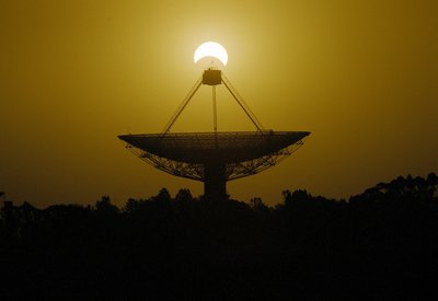 Parkes_Solar_Eclipse_4Dec2002_John_Sarkissian_02_small.jpg