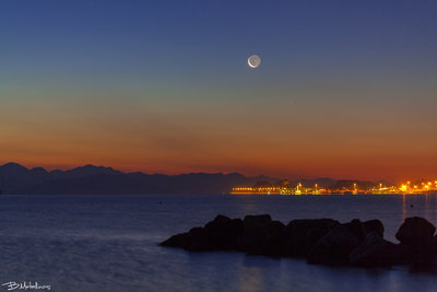 Mercury meets Moon near dawn