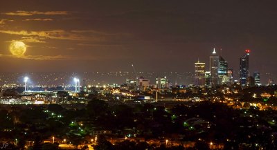 2015-08-30 Full-Moon-over-Subi2_md20_res35.jpg