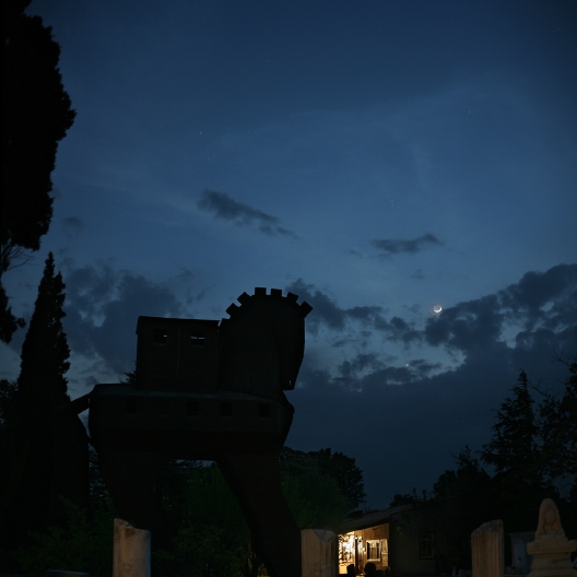 Moon and Venus over Troy.jpg