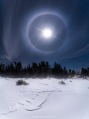 1 Moon Halo_small.jpg