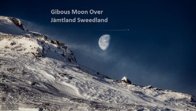 GibbousMoon_Strand_960.jpg