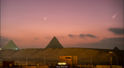 Comet Atlas and new Moon over pyramids Wael Omar.png