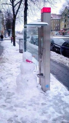 snowman calls his friends (credit vips)